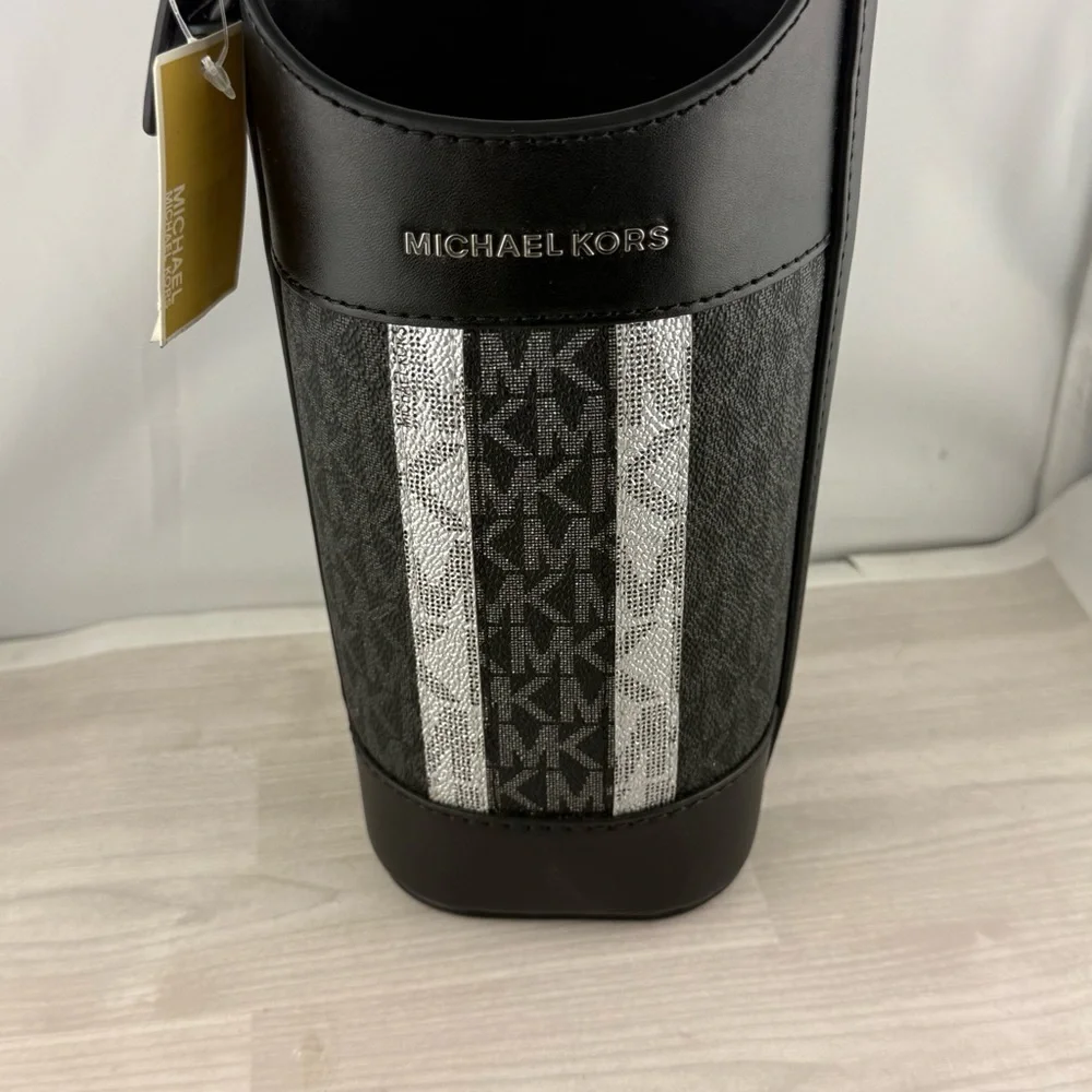 Michael Kors Black and Gray Wristlet